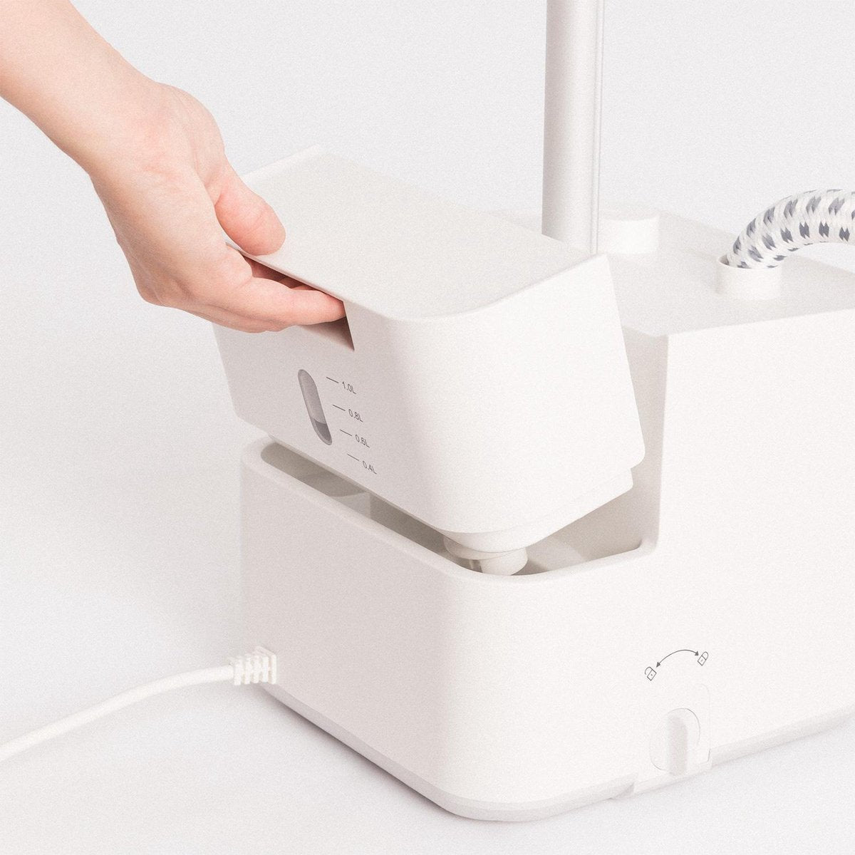 Create - Vertical Steam Iron On Stand / 1.6L / White