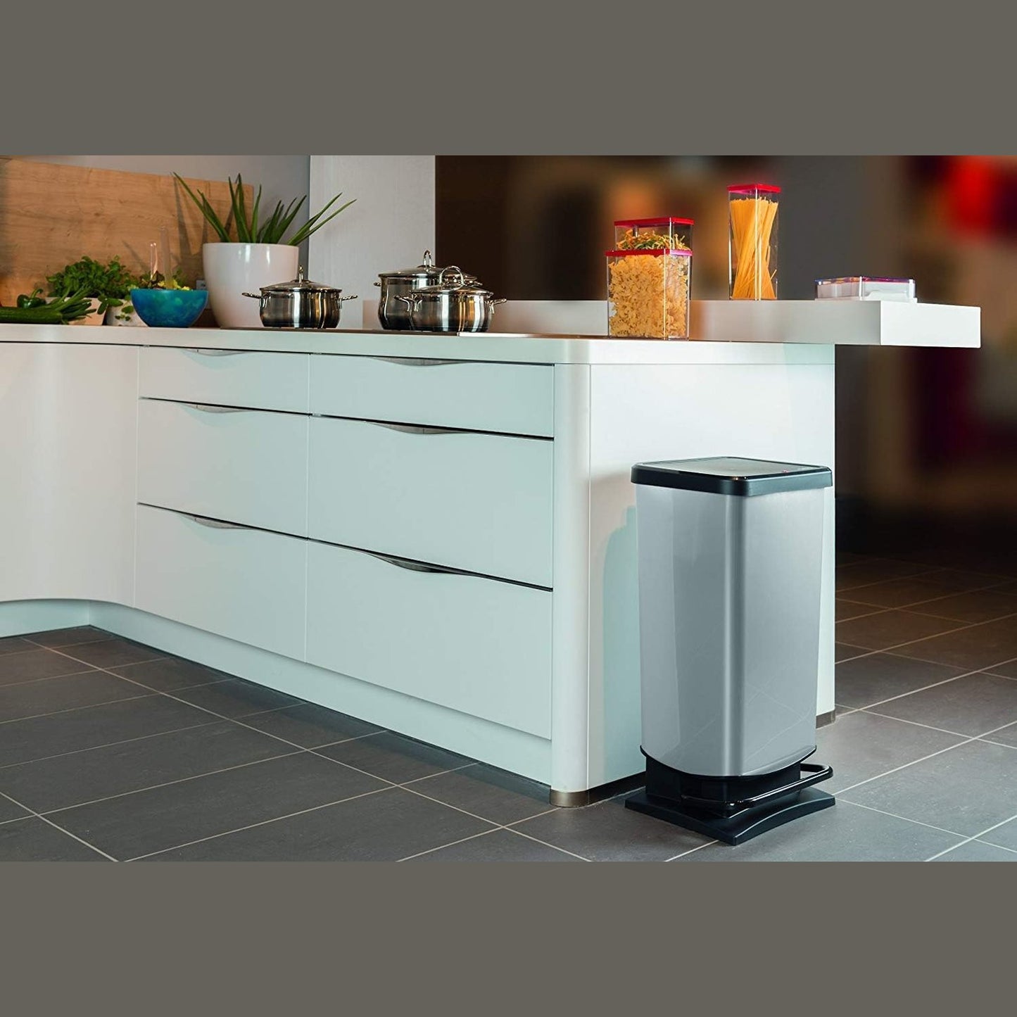 ROTHO - Paso Rubbish Bin 40 L with Pedal and Lid, Plastic (PP) BPA-Free, Carbon Metallic, 40 L (35.3 x 29.5 x 67.6 cm)