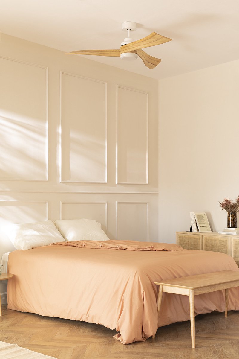 Create - WindCurve Ceiling Fan With Remote Control - White with Natural Wood ( With Light )