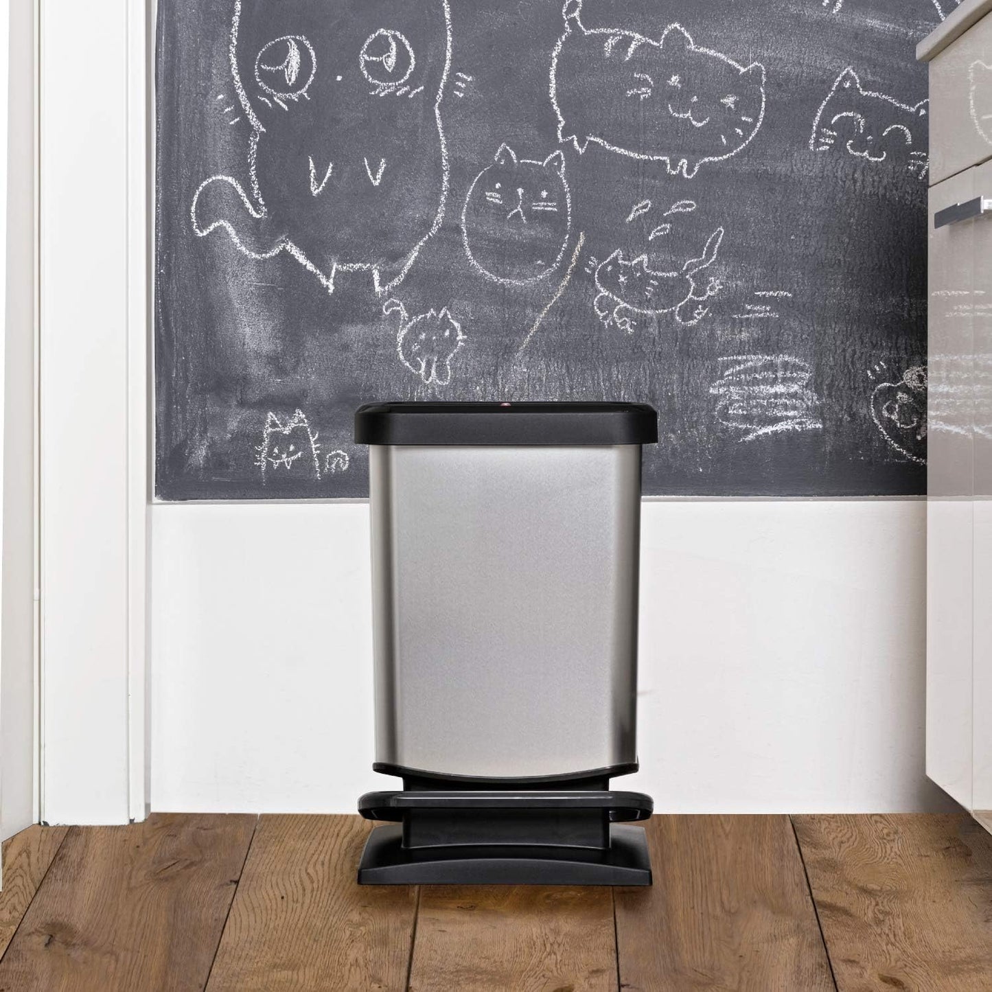 ROTHO - Waste bin 20l with pedal and lid, Plastic (PP) BPA-free, carbon metallic, 20l (29,3 x 26,6 x 45,7 cm)