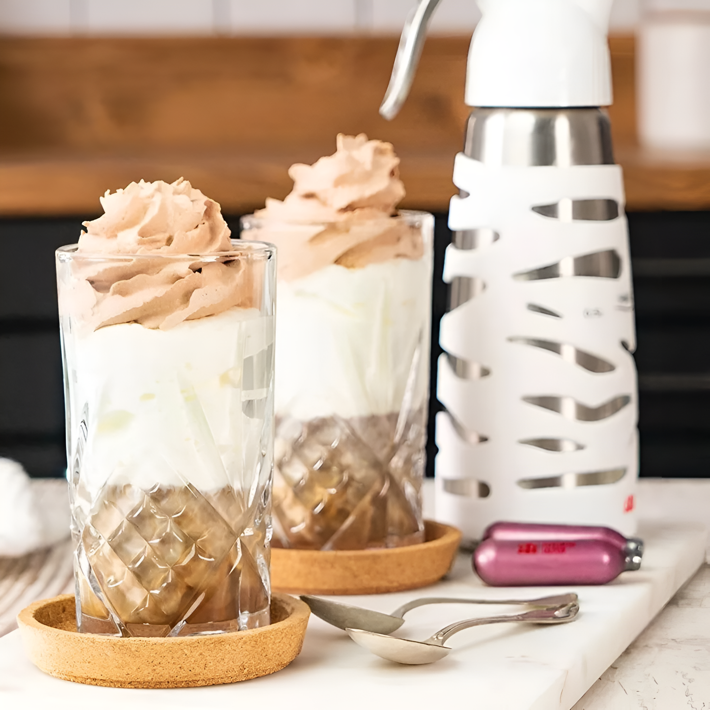iSi - Cream Dispenser Cream Maker Dessert Whip Plus Mini 250 ml in white