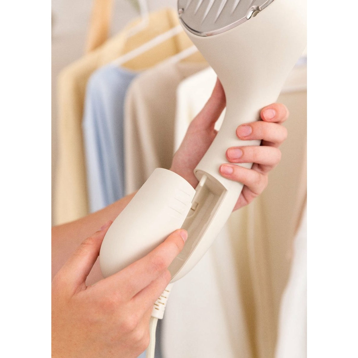Create - Vertical Clothes Steamer / 1500W / White