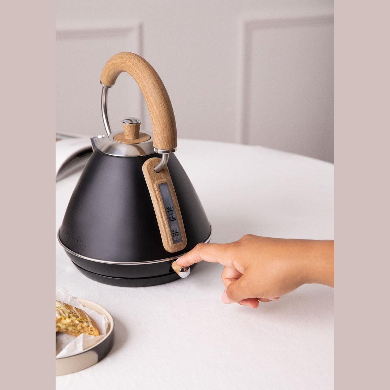 Create  - KETTLE RETRO M – 1L Kettle – Black