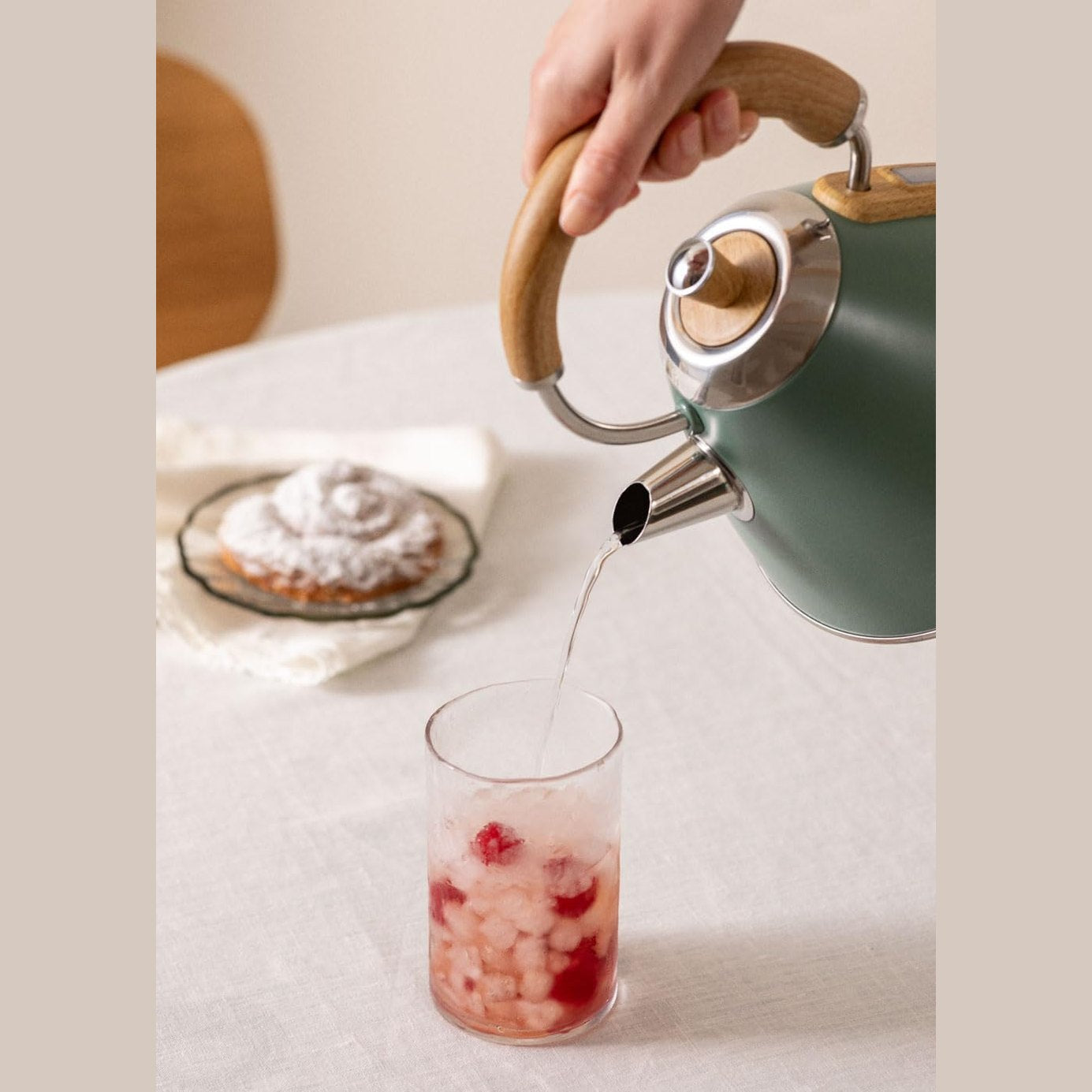 Create  - KETTLE RETRO M – 1L Kettle – Sage Green