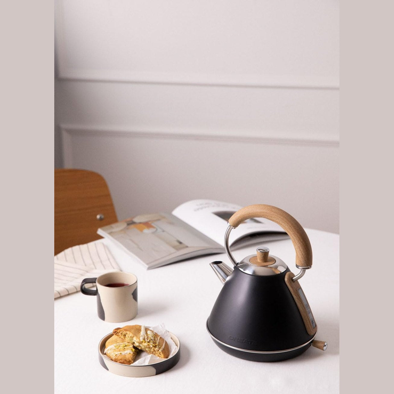 Create  - KETTLE RETRO M – 1L Kettle – Black