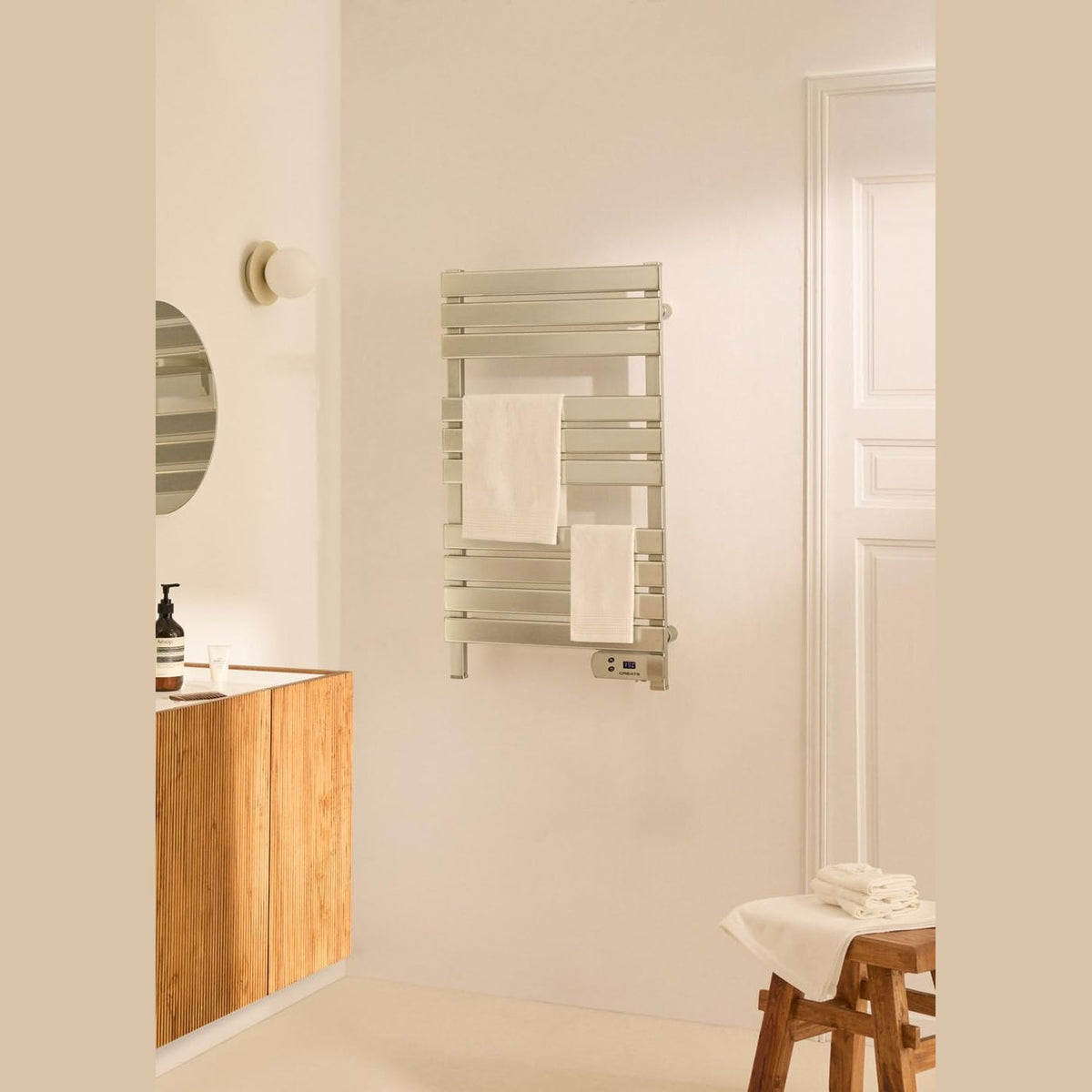 CREATE / Warm Towel 500W / Electric Towel Rail Stainless Steel / 96.6 x 5 x 55 cm / for Floor or Wall. Timer. LCD Display. Low Consumption