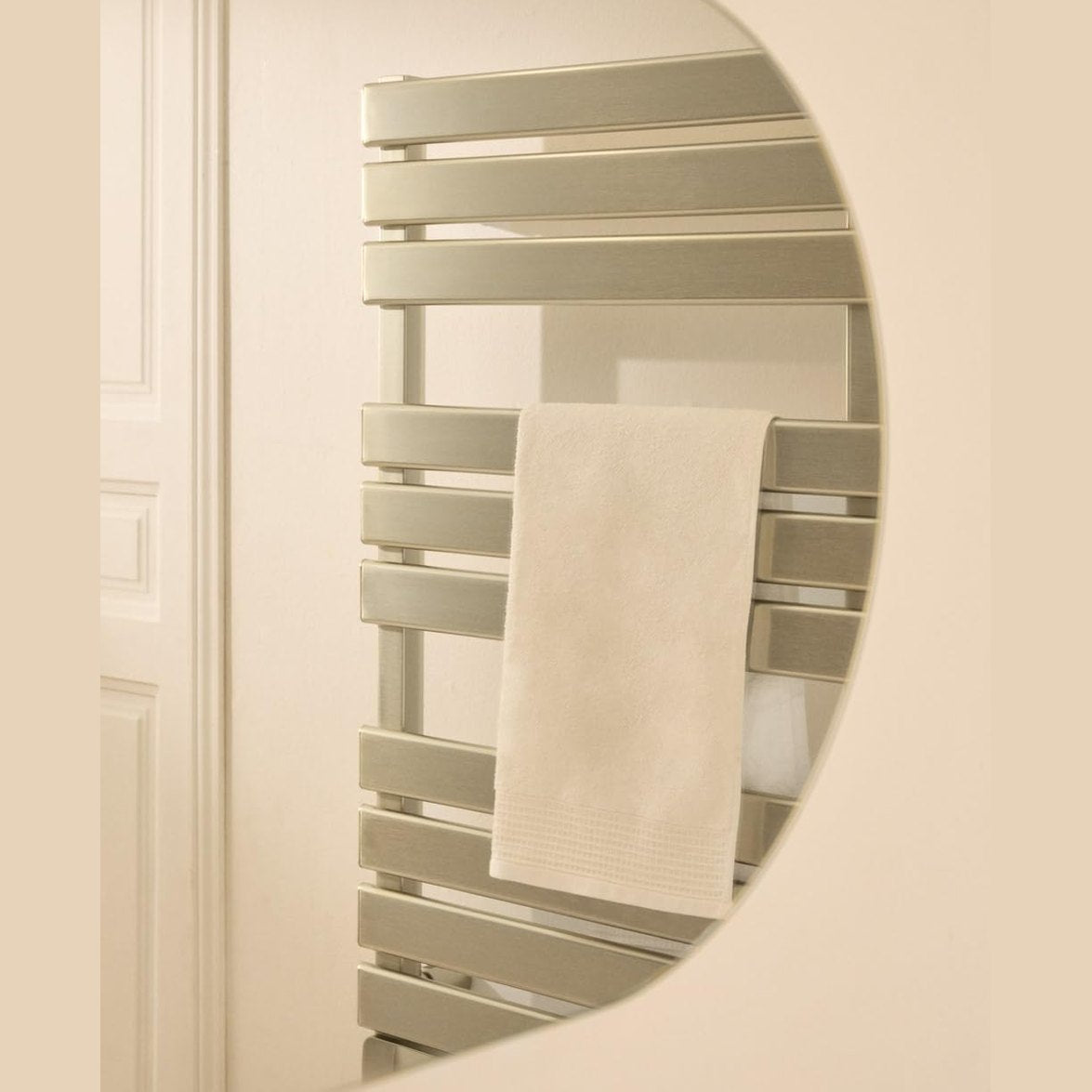 CREATE / Warm Towel 500W / Electric Towel Rail Stainless Steel / 96.6 x 5 x 55 cm / for Floor or Wall. Timer. LCD Display. Low Consumption