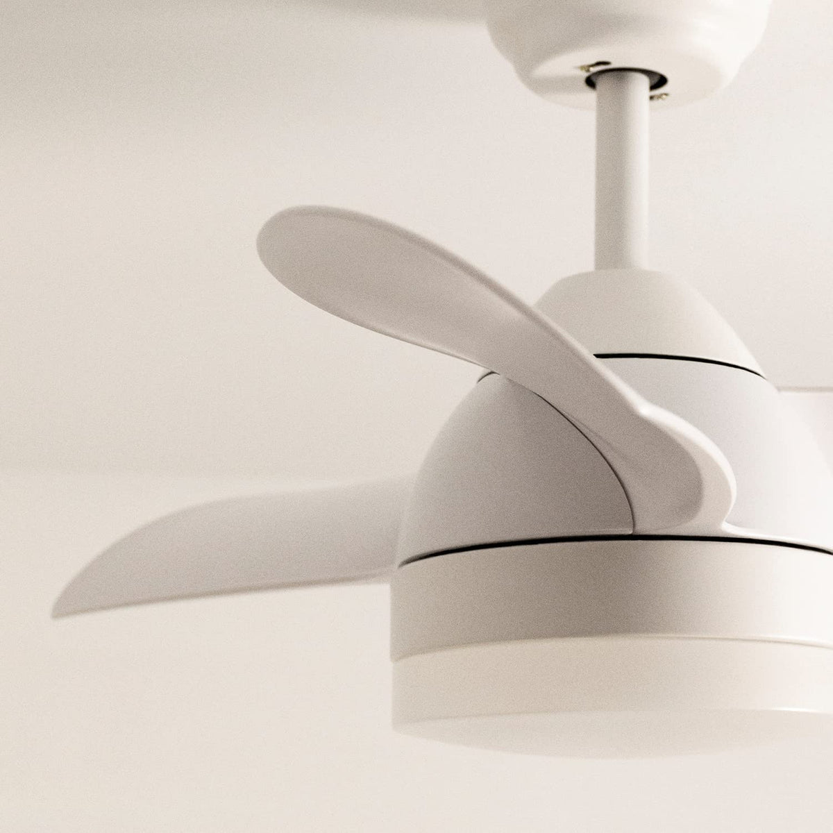 CREATE /WINDLIGHT ROUND DC/Ceiling Fan White/Silent, with light, timer, 6 speeds, double height