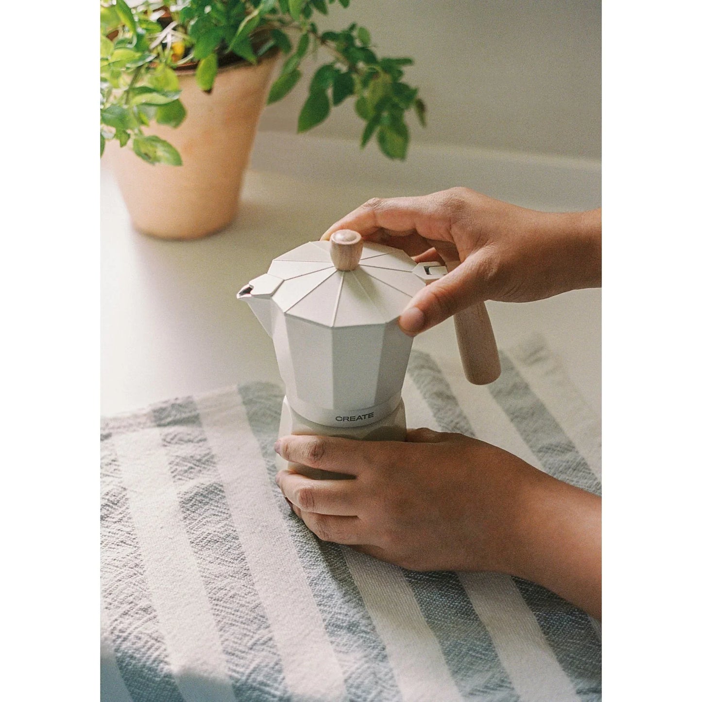 Create - THERA MOKA RETRO – Italian Coffee Maker | 6 Cups / 350ml | off white