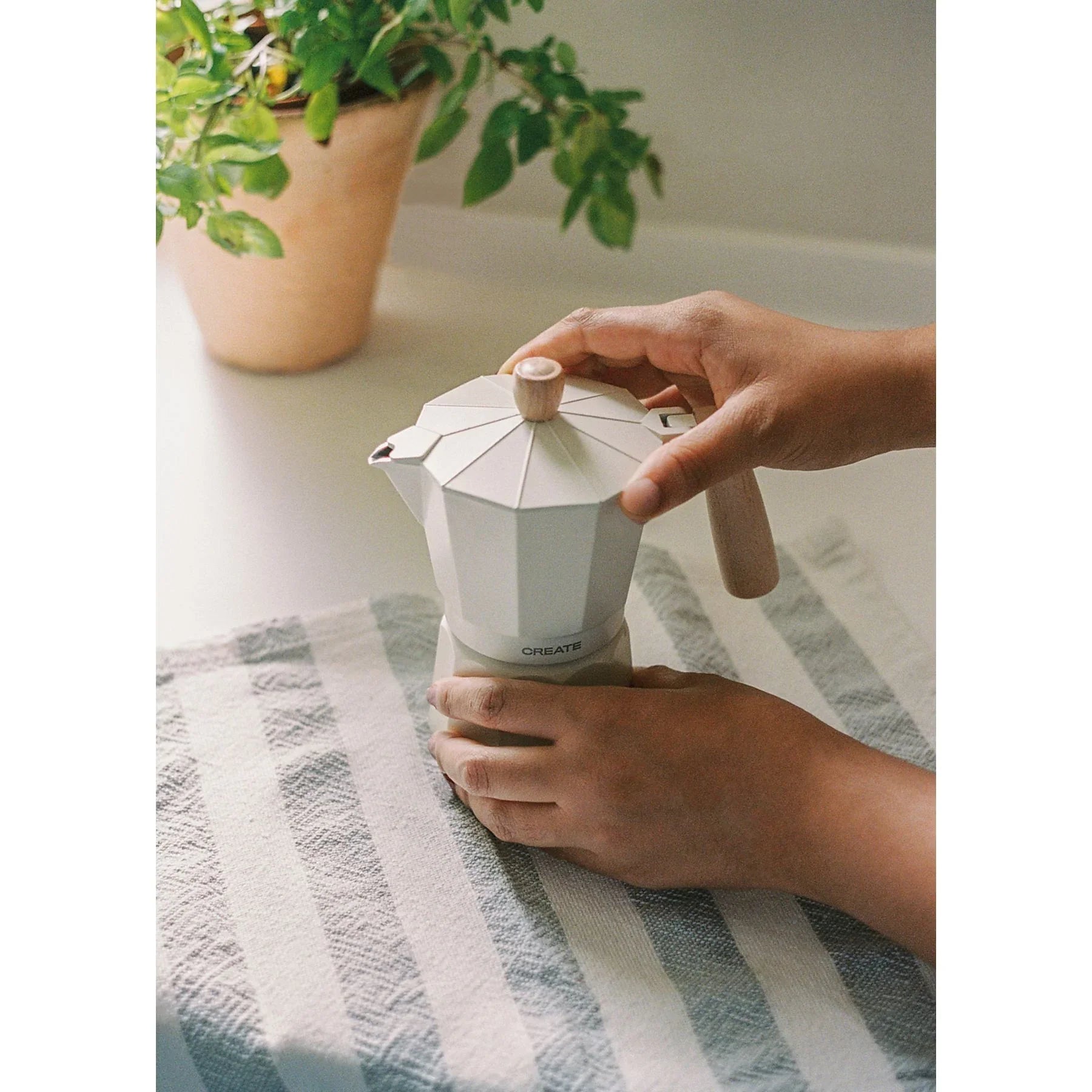 Create - THERA MOKA RETRO – Italian Coffee Maker | 6 Cups / 350ml | off white