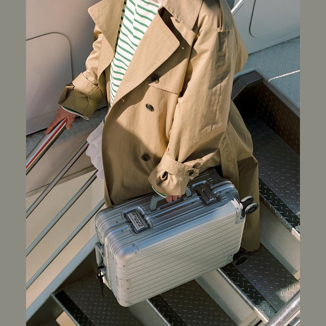 Create/Luggage Aluminium/Rigid Aluminium Suitcase / 40 x 23 x 55 cm / Double TSA Lock, Multi-Directional Wheels, Interior Organizer, Waterproof, Telescopic Handle