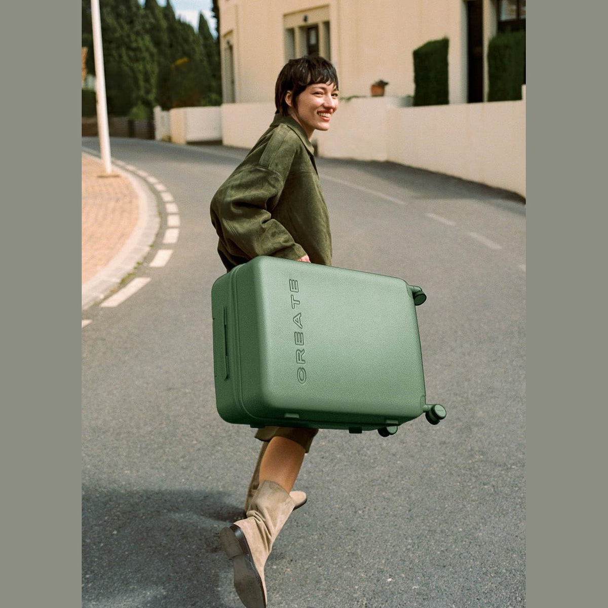 CREATE Luggage Studio/Polycarbonate Suitcase Sage Green / 47 x 27 x 66 cm / TSA Padlock, 4 Multidirectional Double Wheels, Interior Organiser, Strong and Durable Materials