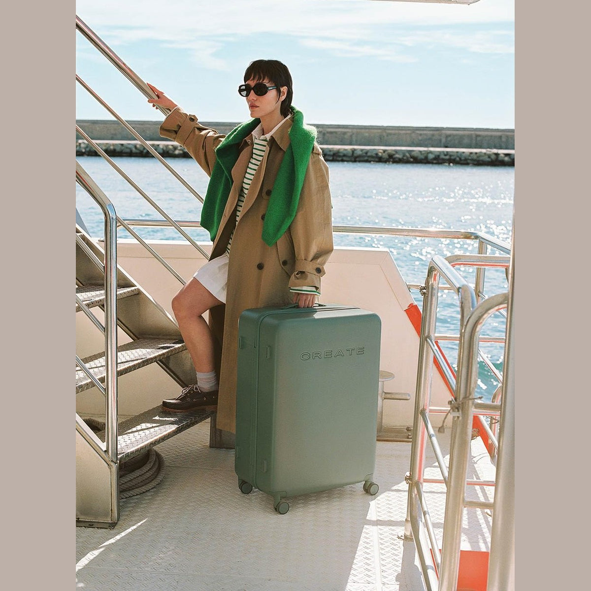CREATE Luggage Studio/Polycarbonate Suitcase Sage Green / 53 x 31 x 76 cm / TSA Padlock, 4 Multidirectional Double Wheels, Interior Organiser, Strong and Durable Materials
