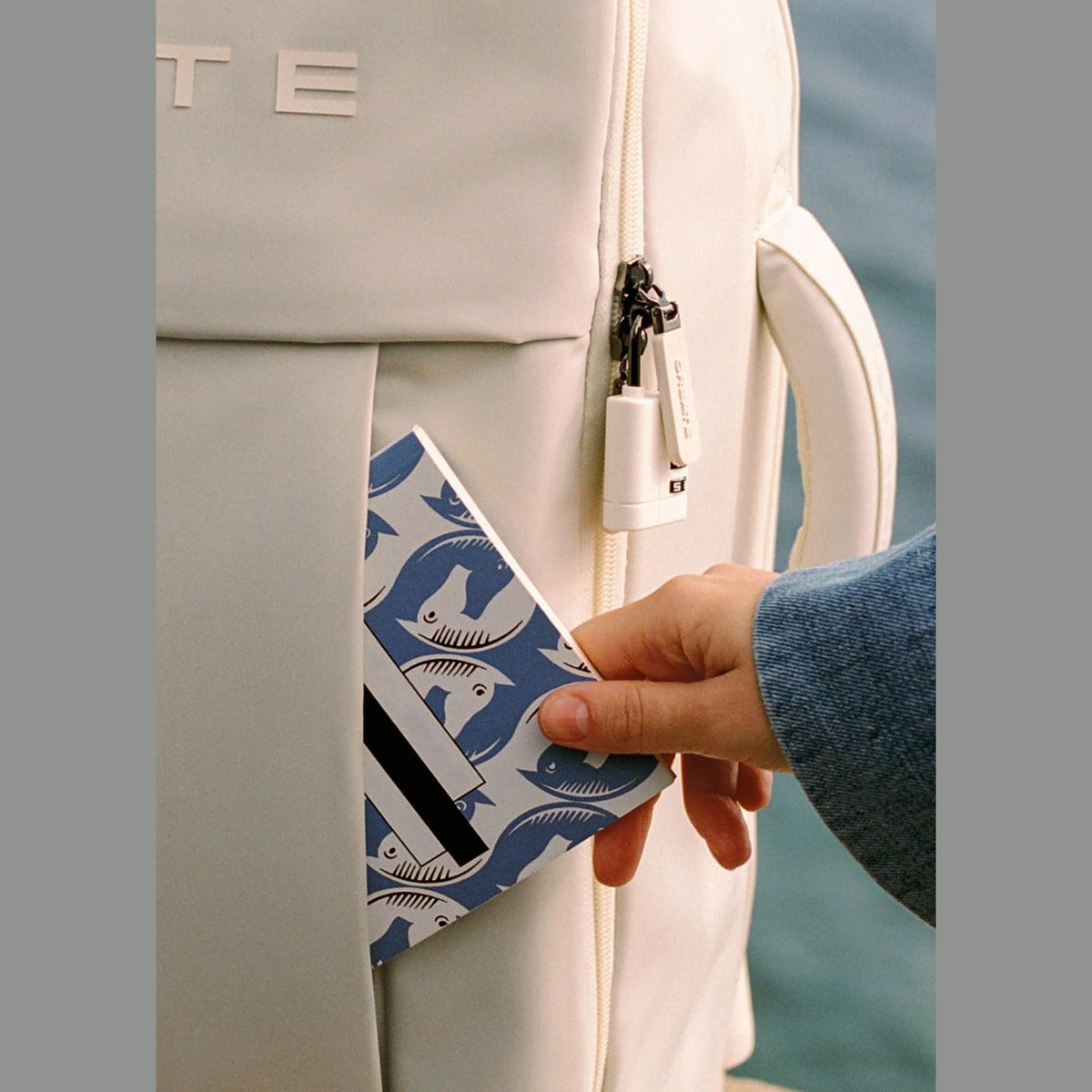 CREATE / Luggage Studio Soft/Soft Suitcase Polyester Off-White / 47 x 25.5 x 65 cm / TSA Padlock, 4 Double Wheels, Organizer, Telescopic Handle, Waterproof Fabric, ID Tag