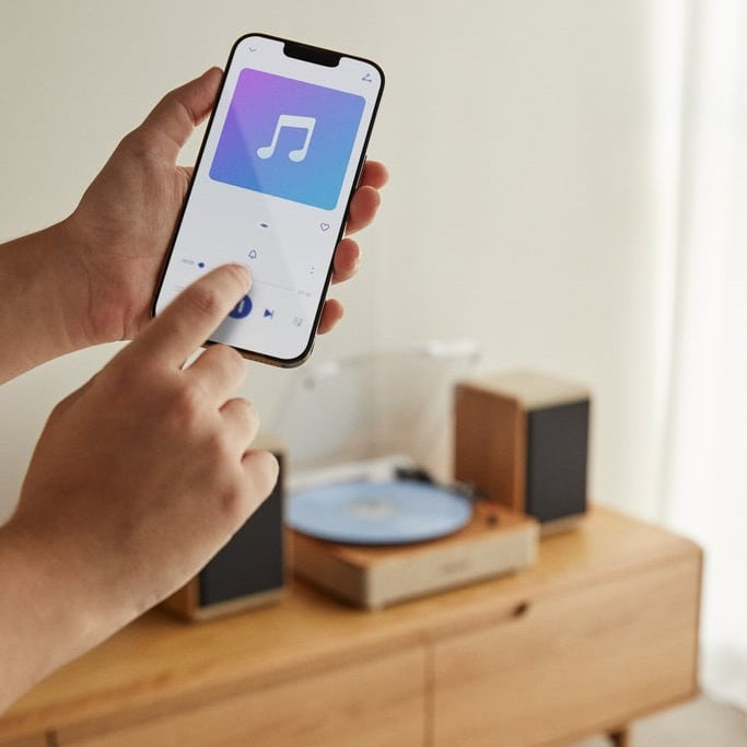 Create - Record Player Pro – Light Wood