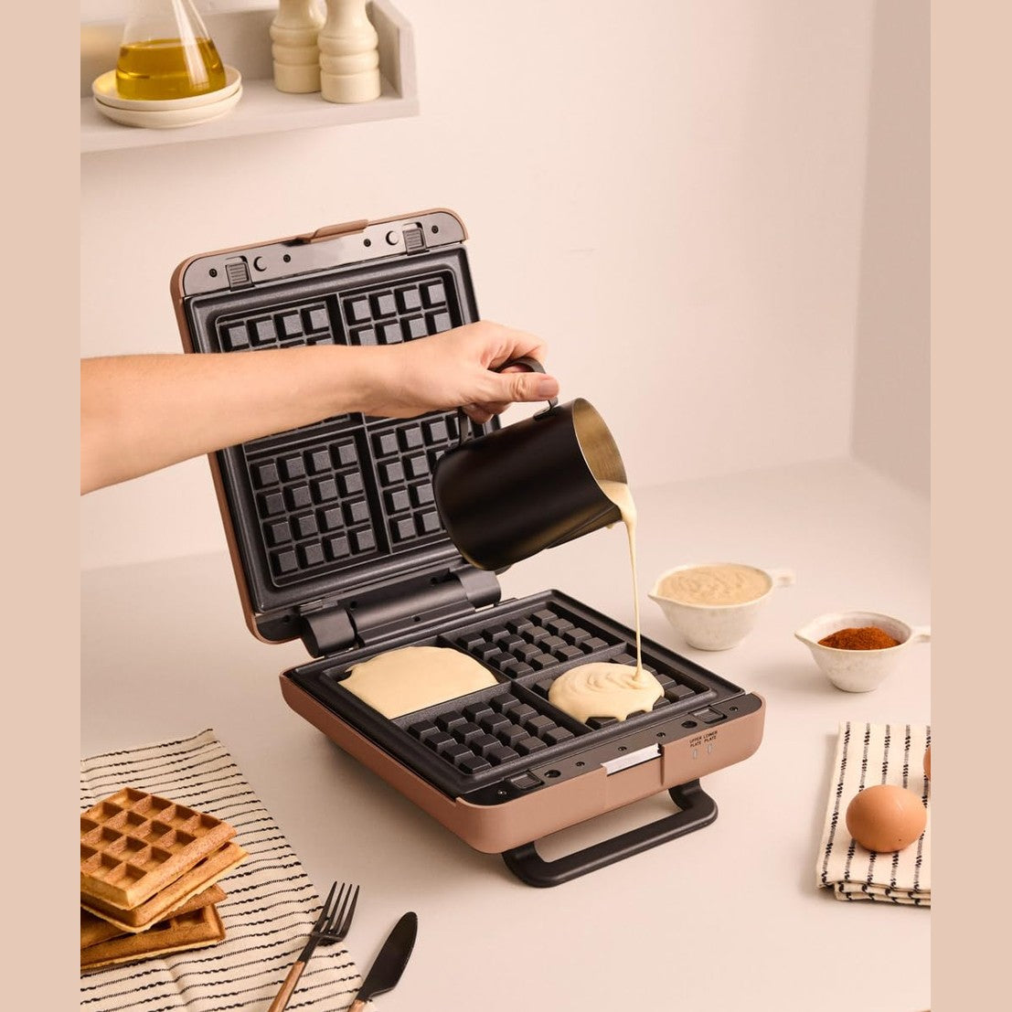 CREATE/STONE STUDIO/Sandwich-Grill and Waffle Maker Quadruple Mocha / 3 Interchangeable Plates: Grill, Waffle and Sandwich, 4 Slices, 1600 W