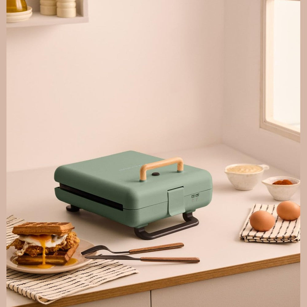 CREATE/STONE STUDIO/Sandwich-Grill and Waffle Maker Sage Green / 3 Interchangeable Plates: Grill, Waffle and Sandwich, 1600 W